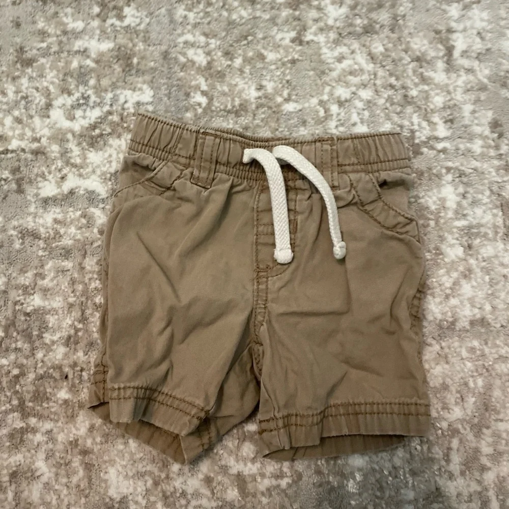 Old Navy Tan Kids Shorts with drawstrings size 6-12M